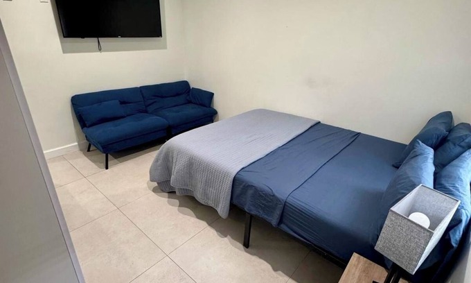 Midtown Apartment | Comfy and Cozy Studio in Wynwood - Miami (1 Queen bed and 1 sofa bed)