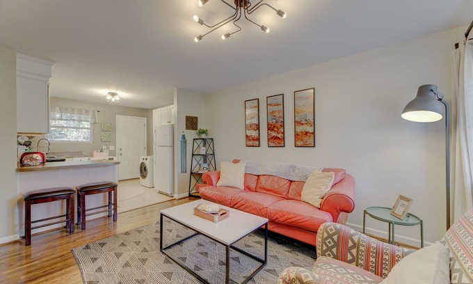 Old Shandon Apartment | Comfy Cozy Convenient Condo