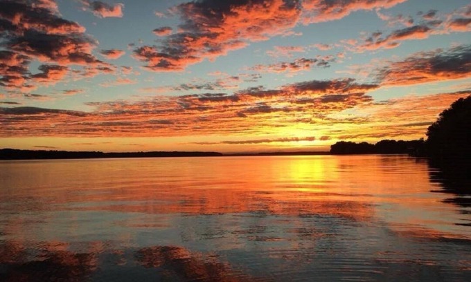 Killen House | Comfy, cozy, fun home on Wilson Lake with piers & kayaks