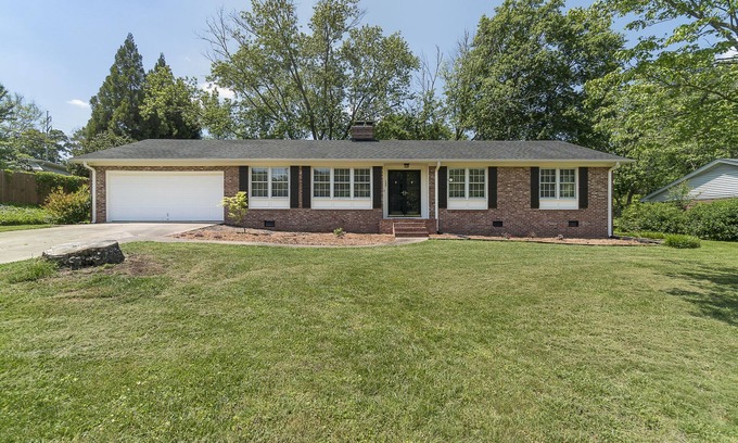 Wade Hampton House | Comfy Eastside Home Close to Downtown