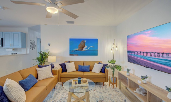 Dunedin Condo | Comfy King Beds Exceptionally Clean 1 Mi 2 Honeymoon Isle Beach Pass Included