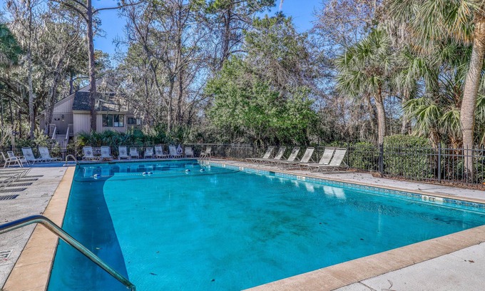 Night Heron House | Comfy villa with lagoon views/ shared pool access super-close to the beach