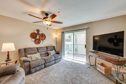 Laughlin Apartment | Community Pool and Gym Apt 5 Mi to Laughlin Casinos