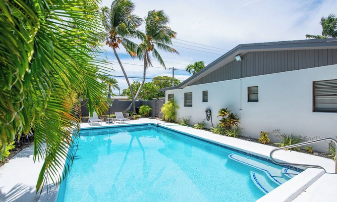 White St. Gallery House | Conch Keys | Private Pool & Outdoor Bar Paradise!