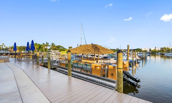 Trailer Estates Condo | Condo at the Bay with kitchenette, opt-in continental breakfast, queen&sofa bed