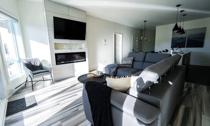 Saint Donat Condo | Condo le Yéti | Lake view | Village St-Donat | dogfriendly