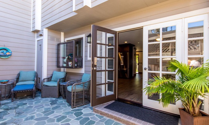 Westside Costa Mesa Condo | Condo on 40 acres of Nature near the beach! Holidays still available