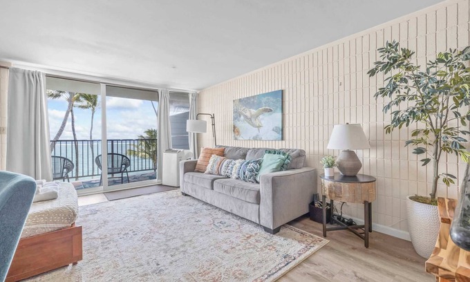 Punaluu Condo | Condo on beach with AC