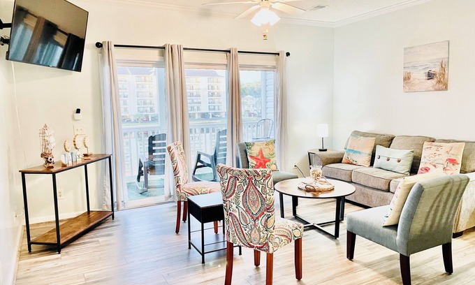 Myrtle Beach Condo | Condo on IntraCoastal Waterway- Pool, Near Golf, Near Beach, Balcony, Pup Ok!