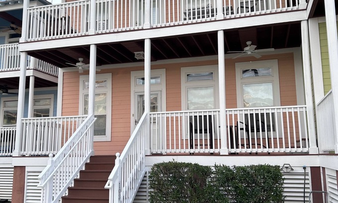 Pass Christian Condo | Condo ON THE BEACH in Pass Christian MS with GREAT view and Pool