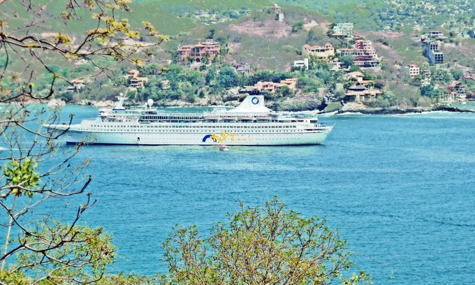 Playa Las Gatas Condo | Confortable Condo With Lots of Sunshine - Hear The Sound Of Splashing Waves!