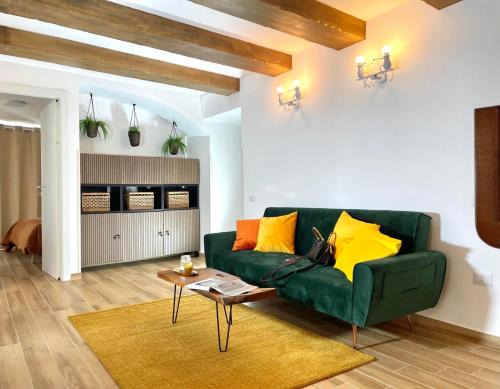 Historical Downtown Salerno Apartment | Conforti Suite