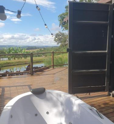 Brotas Ski Chalet | Container Beija-Flor com SPA e Cachoeira