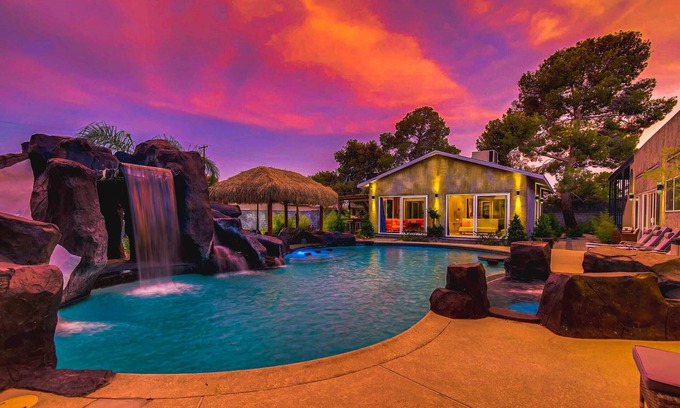 Las Vegas Villa | Contemporary 12BD/12BA Private Villa w/Sports court. Sleeps 48!