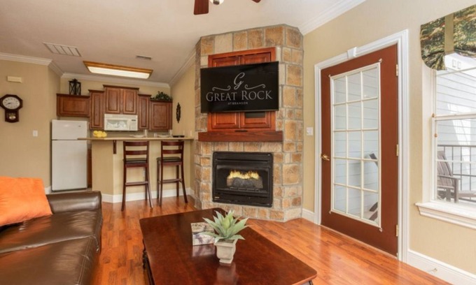 Branson Hotel | Contemporary 1BR Gem in Great Rock Sanctuary