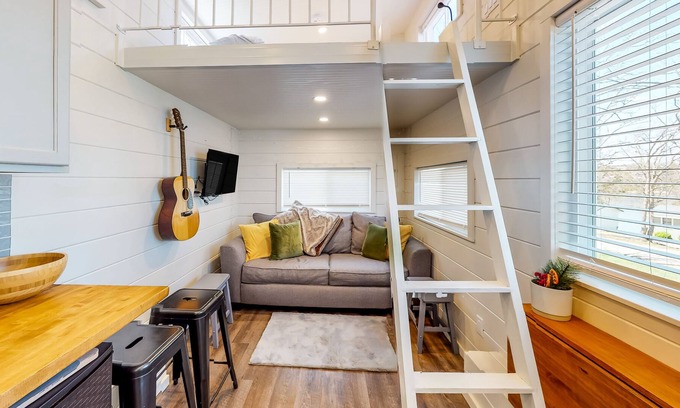 Kimberling City Cottage | Contemporary tiny home with lake view, firepit, & gas grill