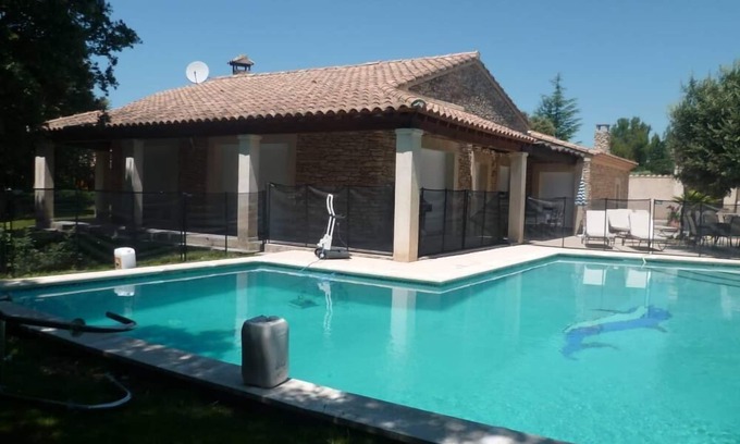 La Roque-sur-Pernes House | CONTEMPORARY VILLA, SWIMMING POOL, ASSURED CALM2 to10 persons