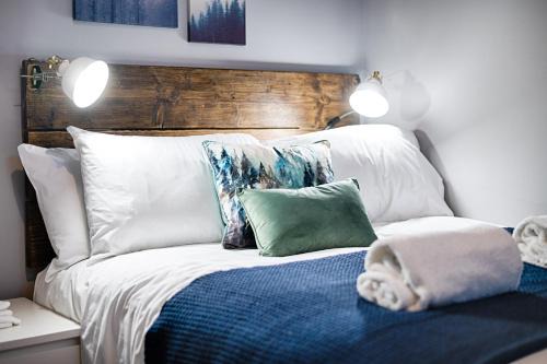 Llanelli Apartment | Contractor Base - 2 Rooms - Smart TVs