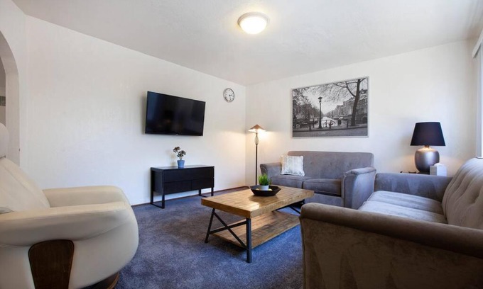 Richmond Apartment | Convenient 2BR Walk To Bart 10 Min To Berkeley