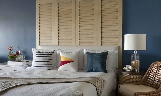 San Diego Hotel | Convenient Accommodation Short Drive to San Diego Airport and Sunset Cliffs!