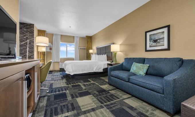 Vacaville Hotel | Convenient Location! Minutes to Nut Tree Family Park, Free Onsite Parking