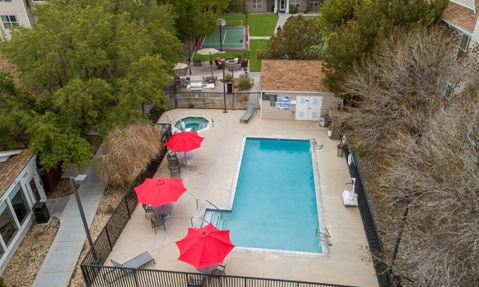 Reno/Tahoe Airport Resort | Convenient Location! Unit with Fully-equipped Kitchen and FREE Breakfast!