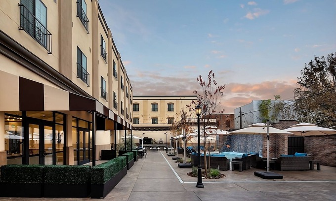 Winters Hotel | Convenient Stay in Winters! Spacious Room, Free Parking, Pet-friendly Hotel!