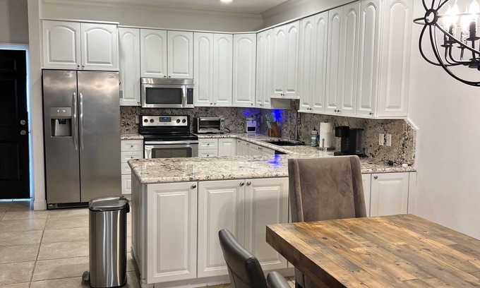 St. Petersburg - Clearwater House | Conveniently located townhome in gated community.