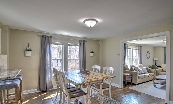 Gary House | Conveniently Located Hidden Gem in Griffith/Gary Renovated 3 bed 1 bath Sleeps 8