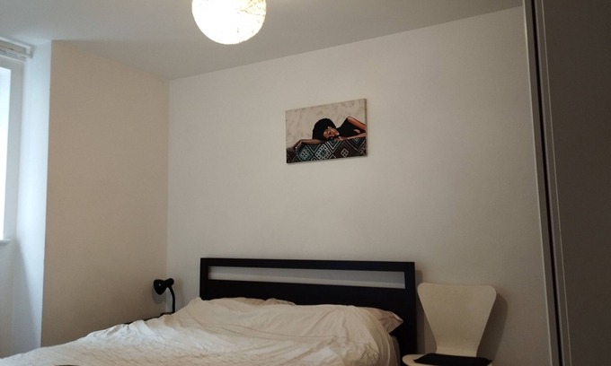 Burnt Oak House | Cool in Daylight