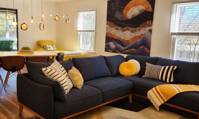 India Hook House | Cool, Retro-styled Home Near Lake Wylie