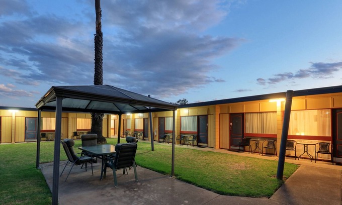 Cootamundra Hotel | Cootamundra Gardens Motel