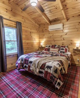 Logan House | Copperhead Cabin- Hocking Hills Hot Tub Games