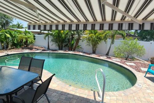 Baywood Village House | Coral Cottage pool gas firepit a 2bed 2bth sleeps 6