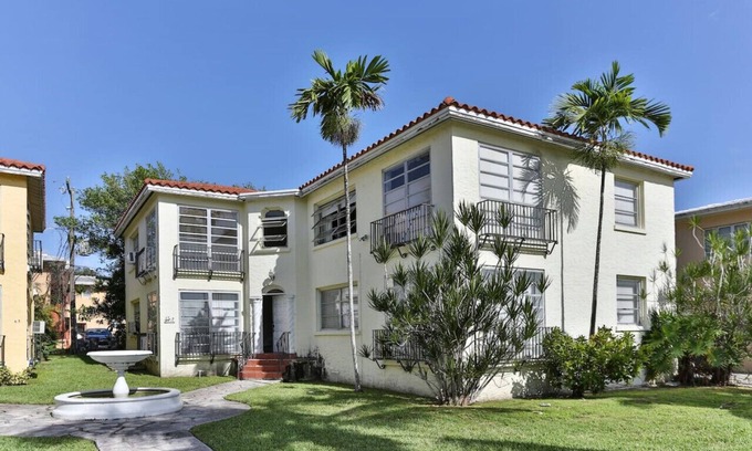 Douglas Apartment | Coral Gables Picasso Apt in Art Building W/Patio