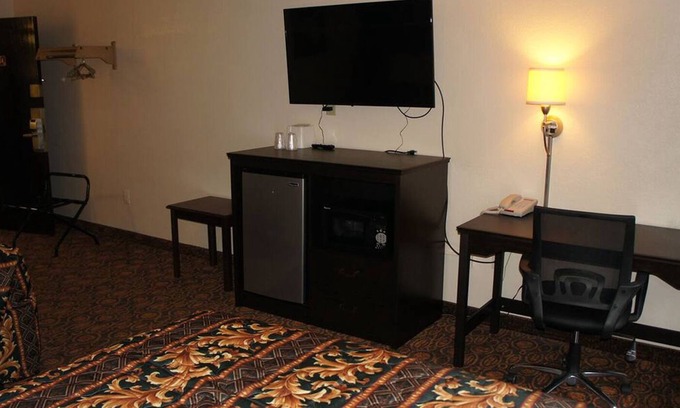 Waite Park House | Coratel Waite Park - Comfort 2 Queen Bed NS