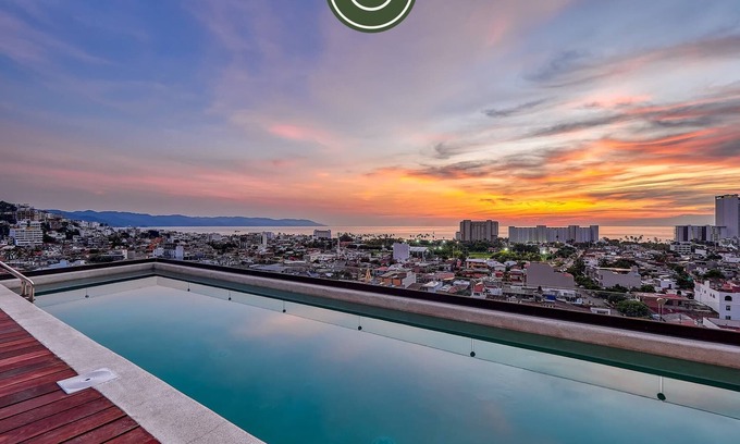 Lazaro Cardenas Apartment | Corner 2 BR Condo - Rooftop Pool with Oceanview