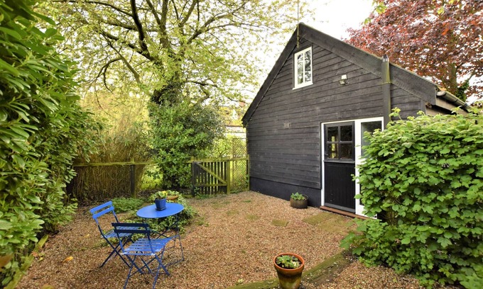 North Burlingham House | Corner Barn - One Bedroom House, Sleeps 2