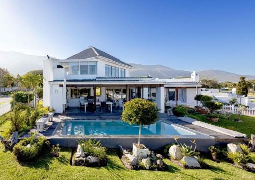 Onrus House | Corner Delight at Onrust Beach