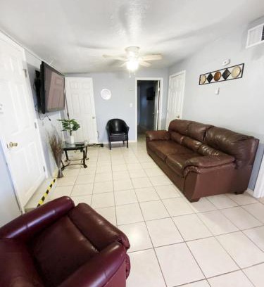 El Paso Apartment | Corner Gem Near Yarbrough Zaragoza I10 unit 1