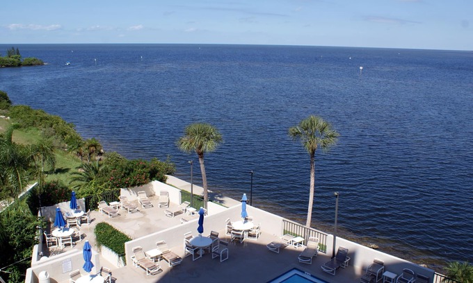 Hudson Condo | CORNER UNIT- SPACIOUS 1400 SQUARE FEET! 2 BALCONIES! GULF VIEWS! 5 STAR!