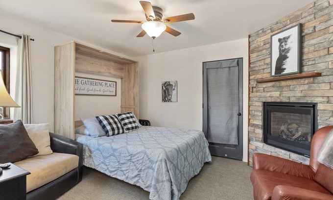 Red Lodge House | Cornerstone- Dog Friendly, Hot Tub, Wi-Fi on Broadway