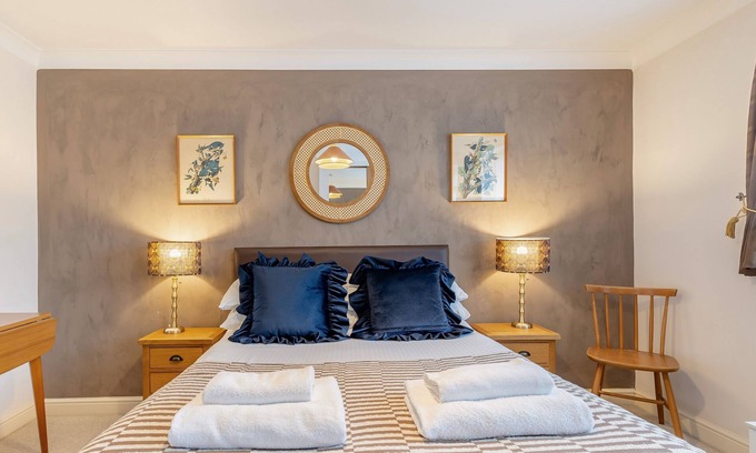 Canterbury House | Cornerways by Bloom Stays - family home in City centre, ideal for exploring Canterbury