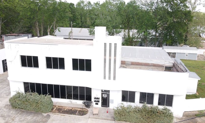 McComb Apartment | Corp/Executive SHORT TERMnBeautiful 1940;s Art Deco NEHI bottling GATED PARKING