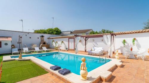 Penaflor Villa | Cortijo Los Mellizos Penaflor by Ruralidays