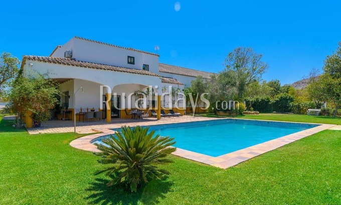 Arcos de la Frontera Villa | Cortijo Sierra y Lago Arcos de la Frontera by Ruralidays