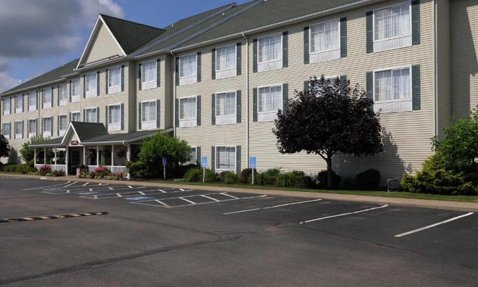 Coshocton Hotel | Coshocton Village Inn & Suites