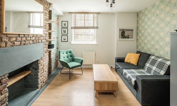 Bishopsgate Apartment | Cosy 1B Flat in Spitalfields Near Brick Lane