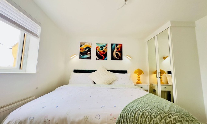 Colchester House | Cosy 3 Bedroom House in Colchester/pet-friendly