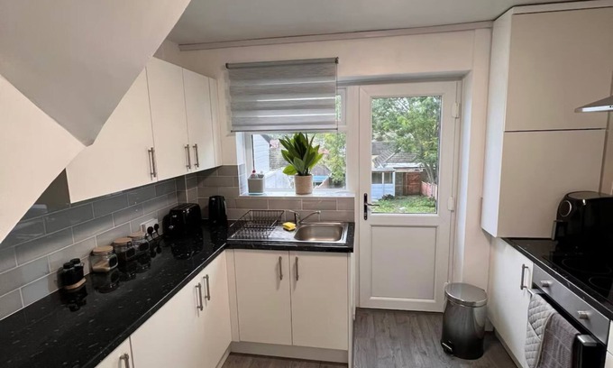 Rochester East Ward House | Cosy 3 Bedroom House in Rochester, close to the must see sights in Rochester